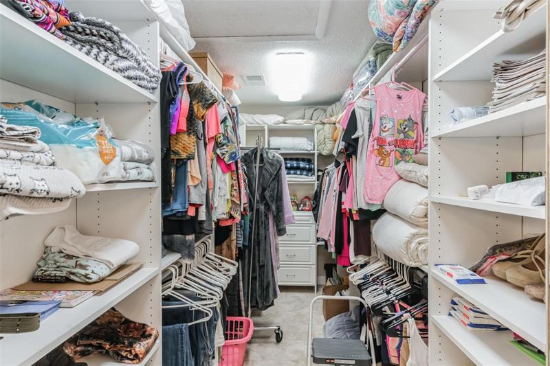 Master Bedroom Walk In Closet