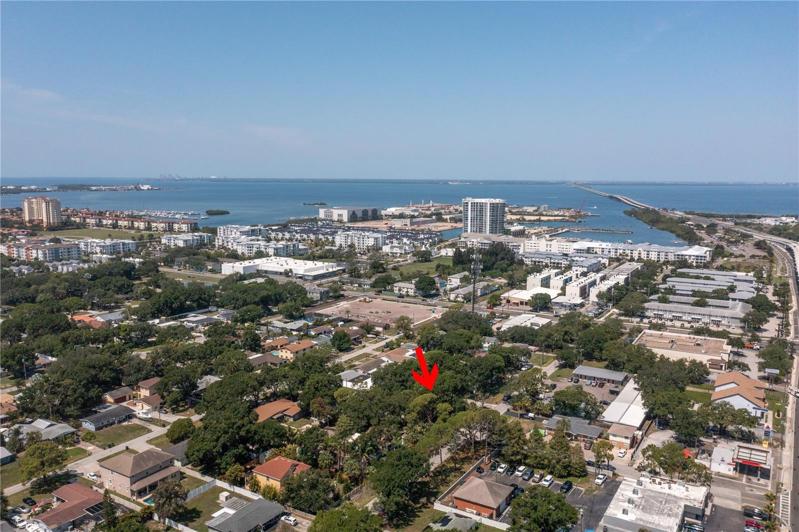 Drone Pic so you can see how close to Marina District and Westshore Yacht Club and waterfront restaurants.