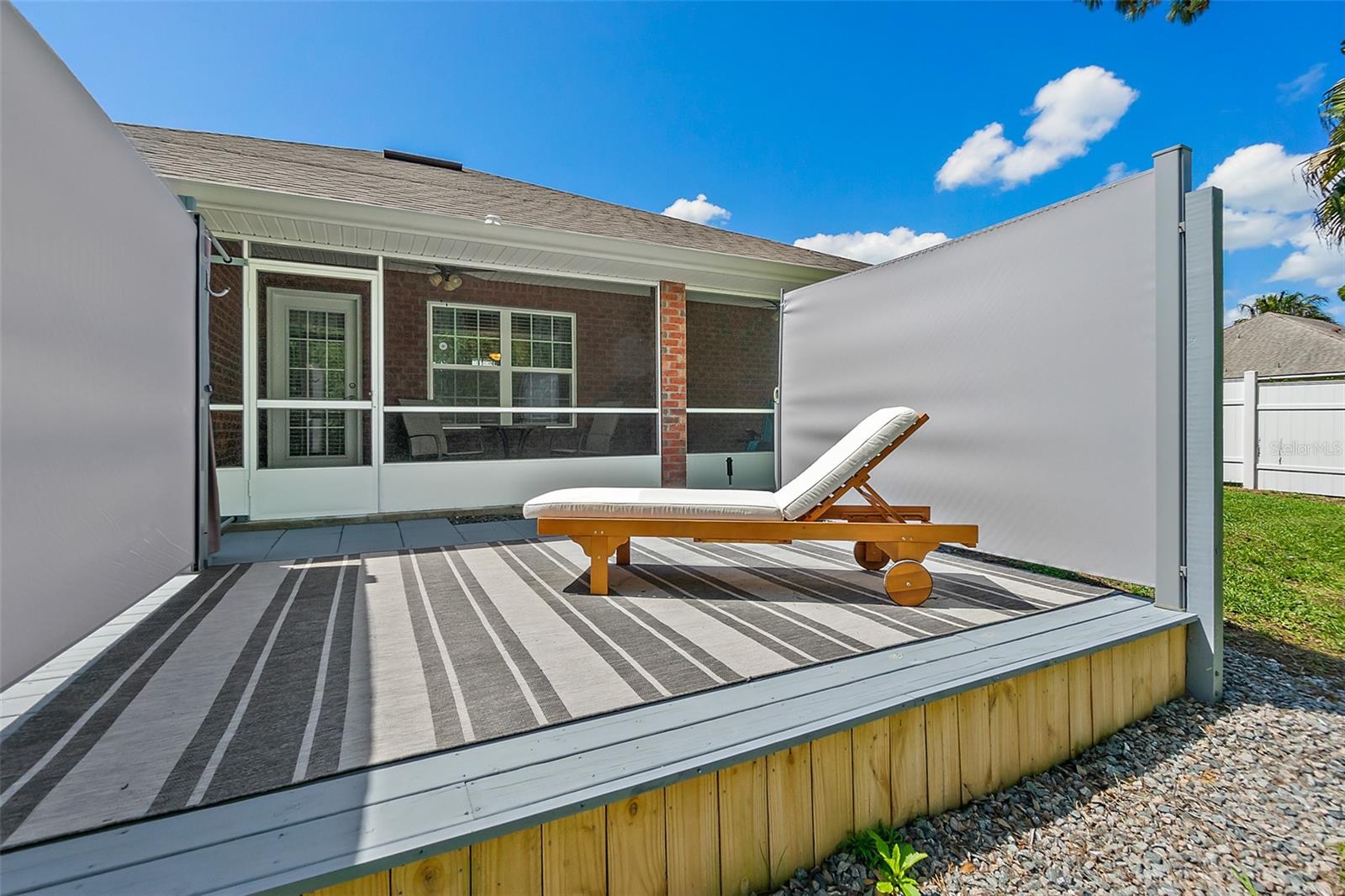 Retractable Screens Around Sun Deck