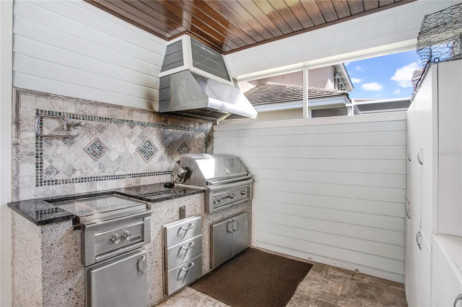 outdoor kitchen