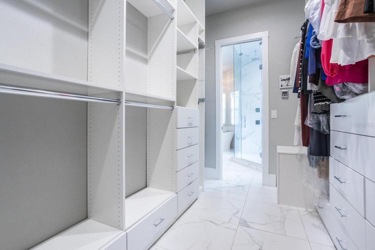 M Closet 