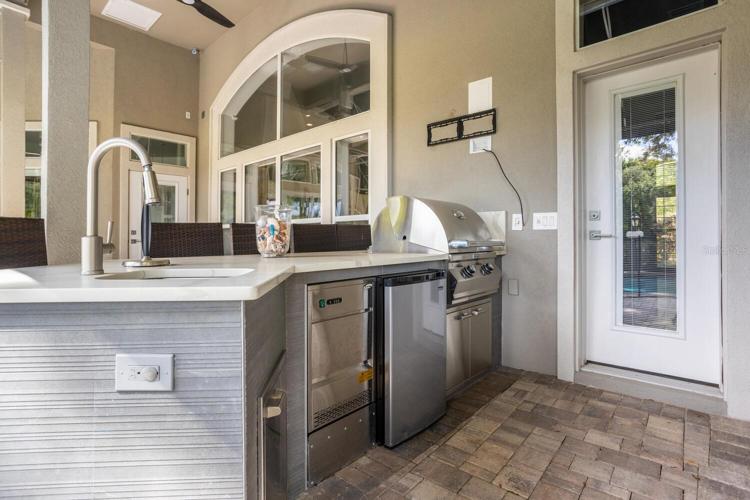 Full outdoor kitchen