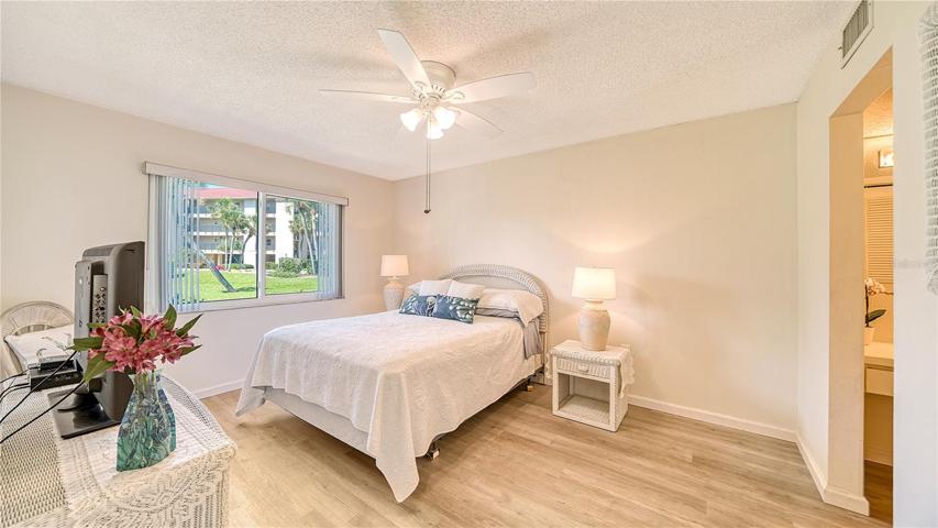 Master Bedroom "En Suite"