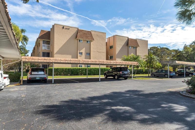 Condo located in quiet section of Glen Oaks Gardens.