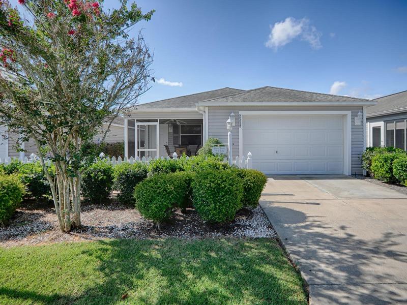 BEAUTIFUL 2 BDRM / 2 BTH COLONY COTTAGE IN THE VILLAGE OF BUTTONWOOD!