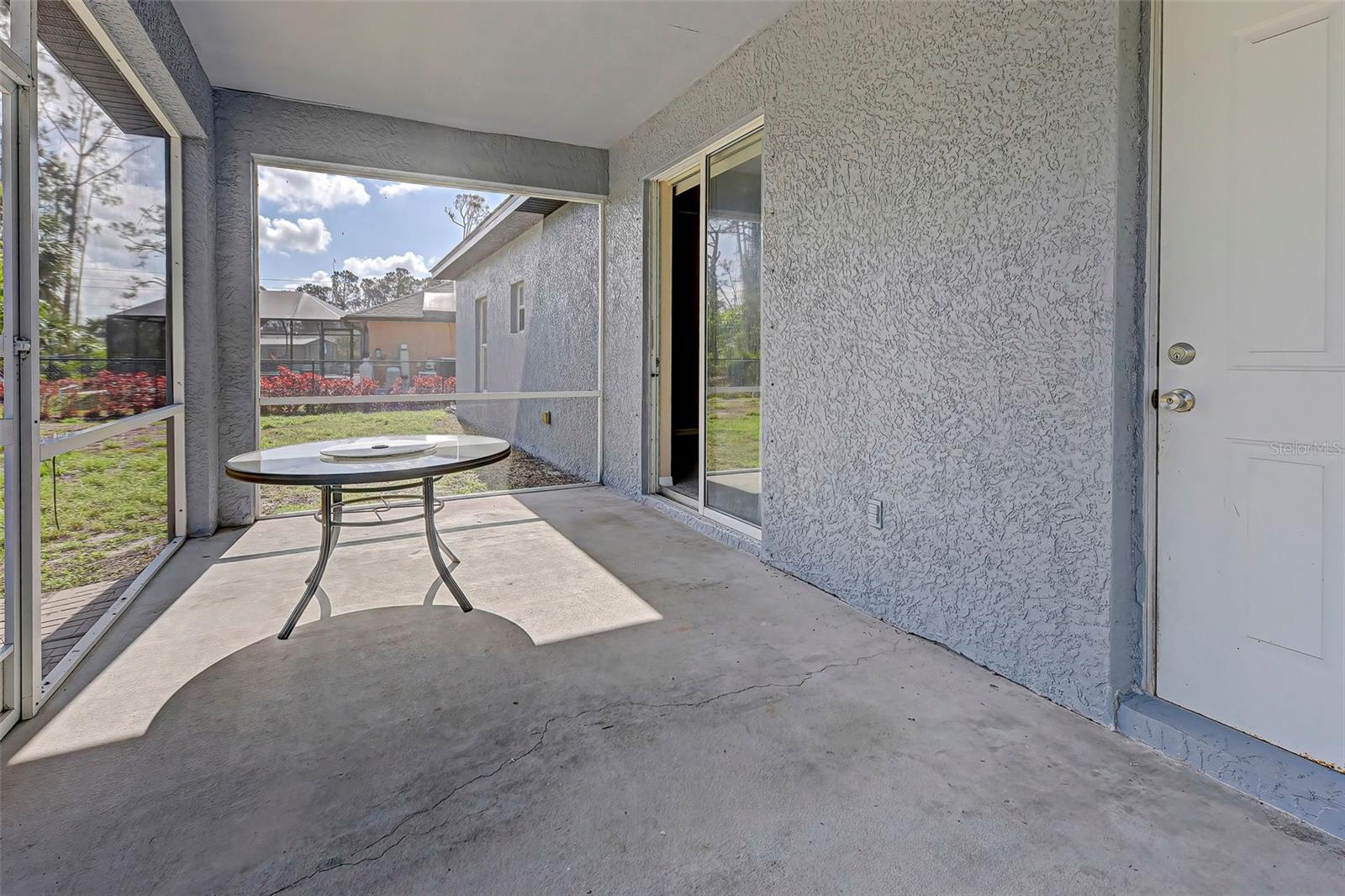 Access to Master from the lanai