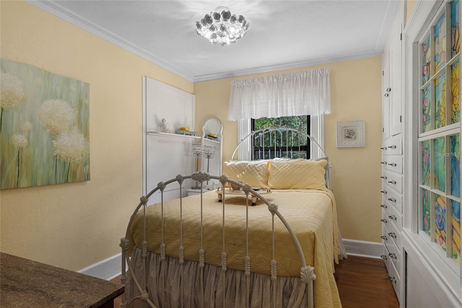 Cottage House yellow bedroom