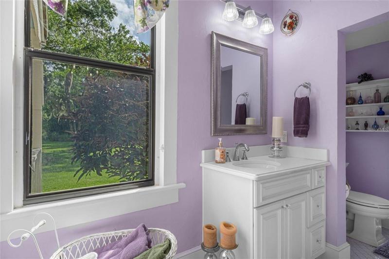 Cottage House bathroom