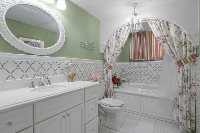 cottage house bathroom