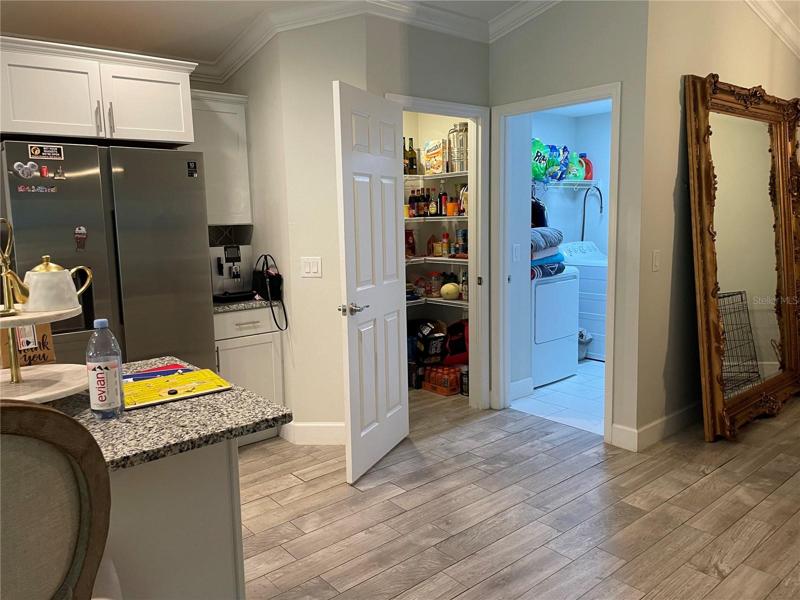 Beautiful soft close doors and drawers bright white cabinets 