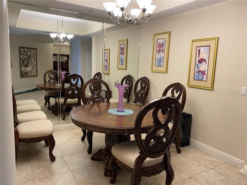 Dinning room, with mirror on end wall