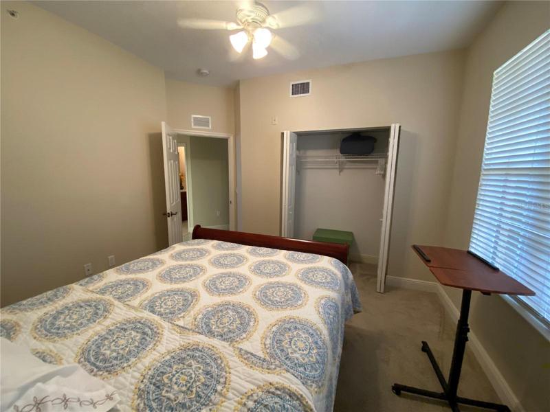 Second bedroom, Queen size bed