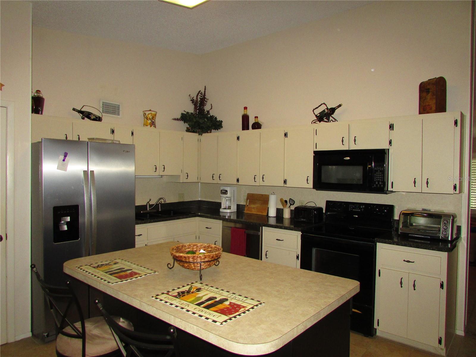 Granite &amp; Plenty of prep space