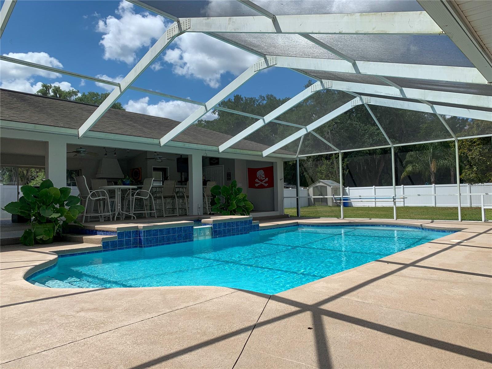 Beautiful Screen in Pool