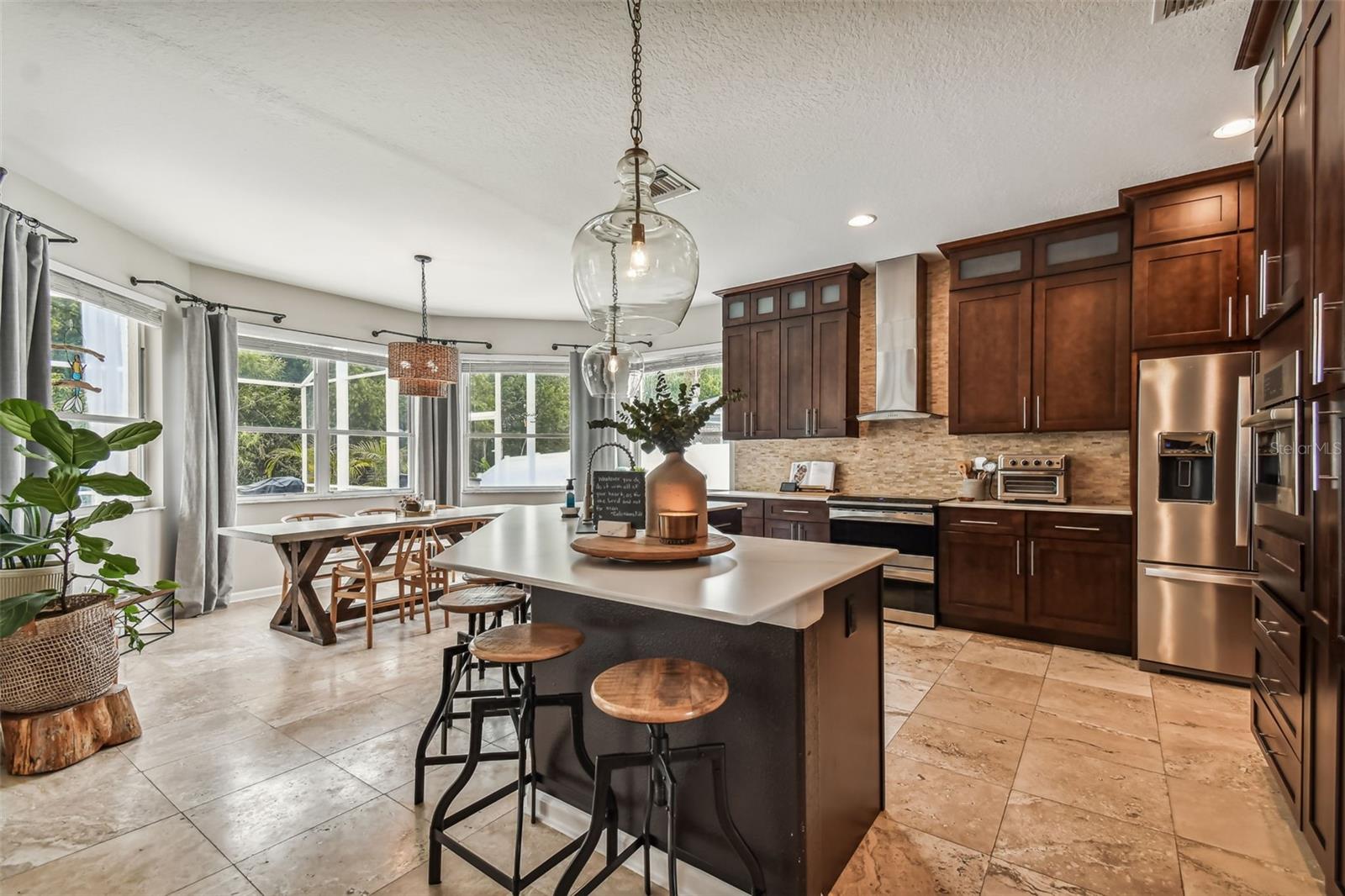 Kitchen and breakfast area