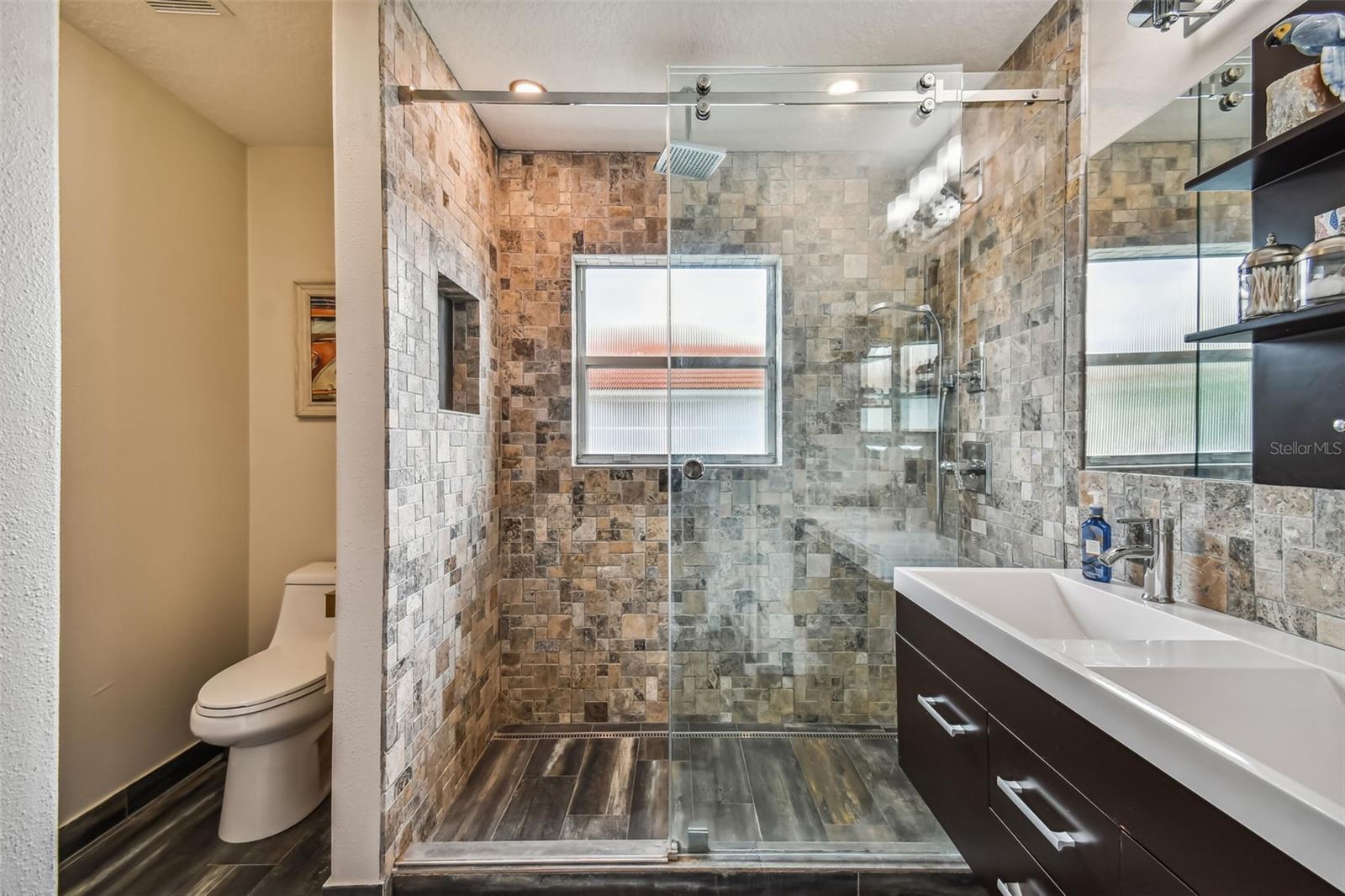 Full Bathroom 2