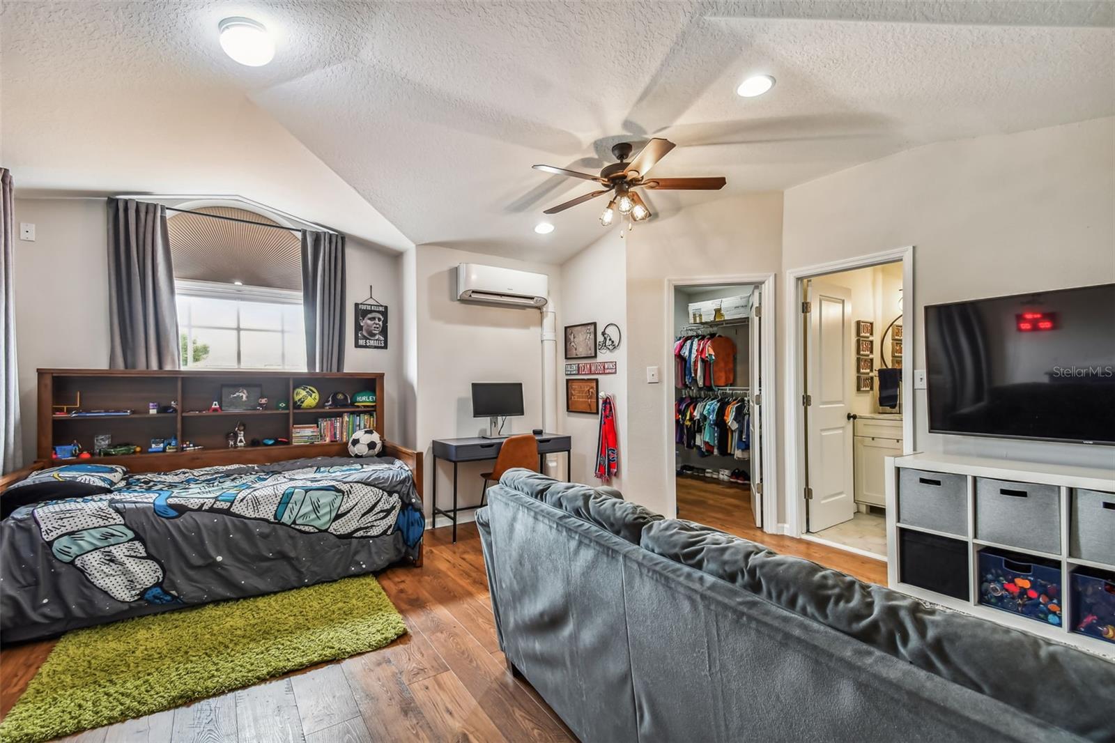 bedroom 5 / guest suite