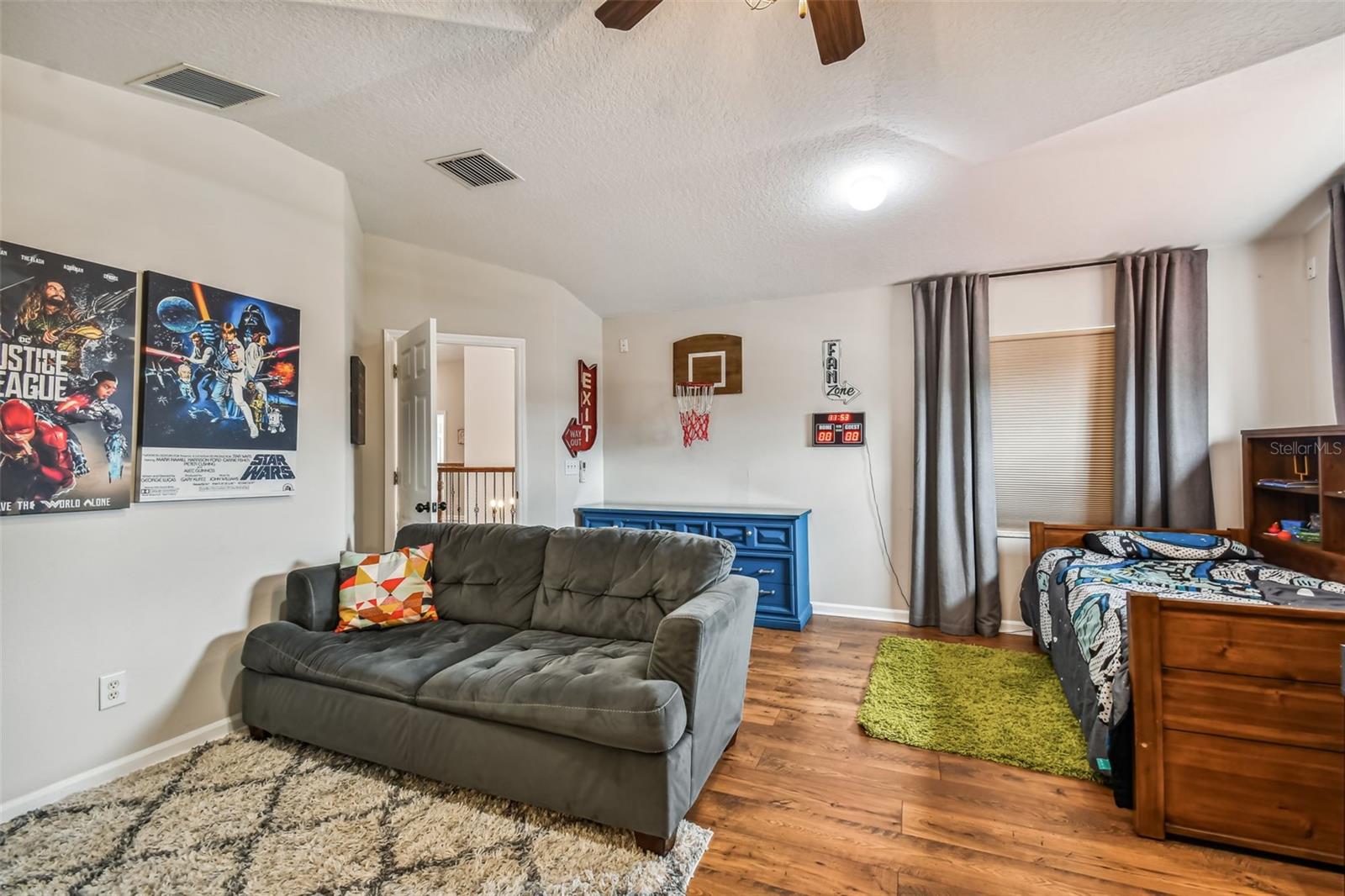 bedroom 5 / Guest Suite