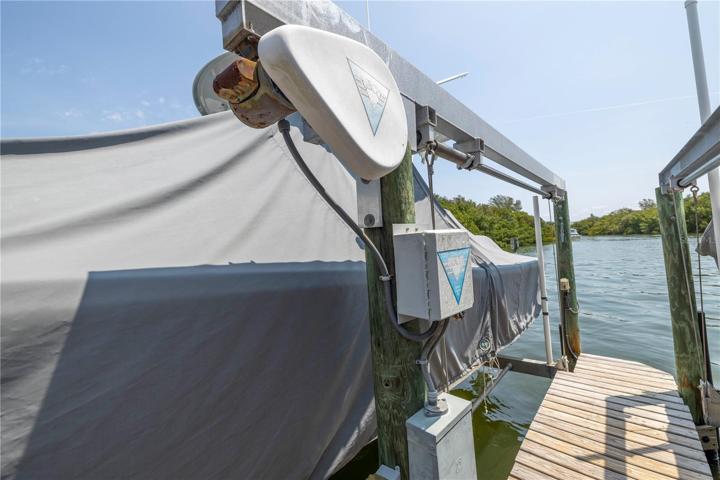 10,000 lb Deco lift with cables and bunks replaced in 2019