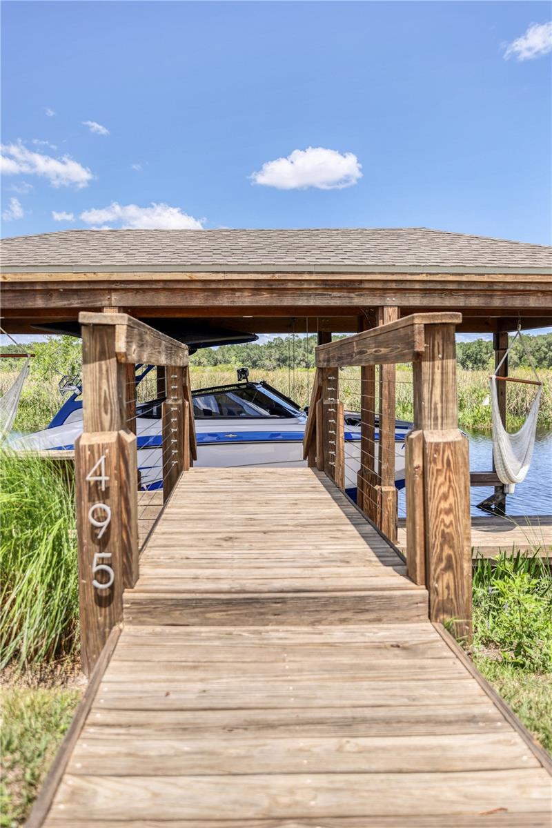 Boathouse with Dock &amp; Electric Lift
