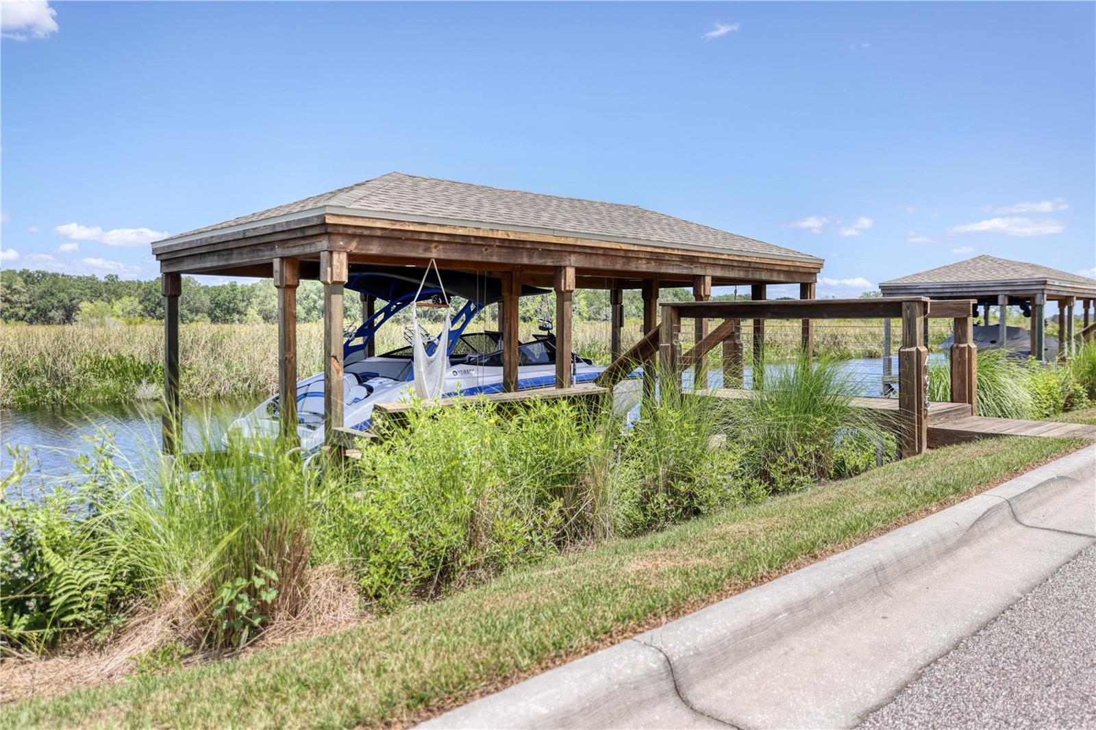 Boathouse with Dock &amp; Electric Lift