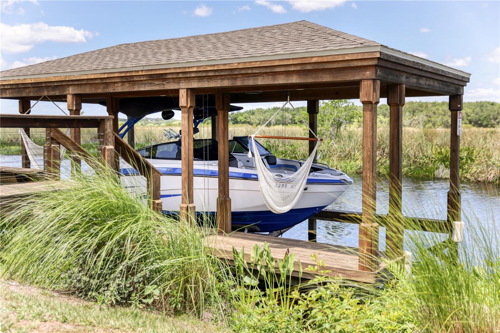 Boathouse with Dock &amp; Electric Lift