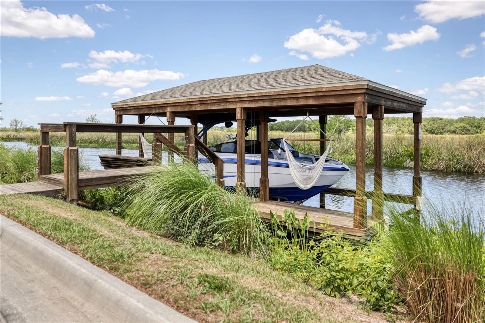 Boathouse with Dock &amp; Electric Lift