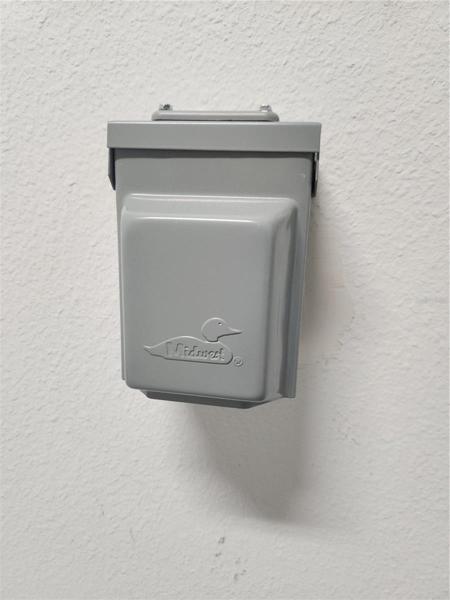 garage electric plug in