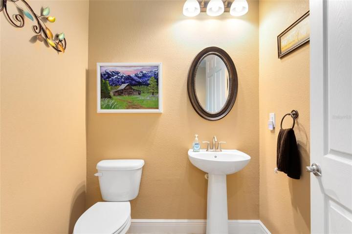main floor 1/2 bath