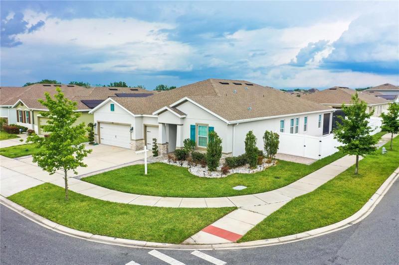Ample 3 car driveway
