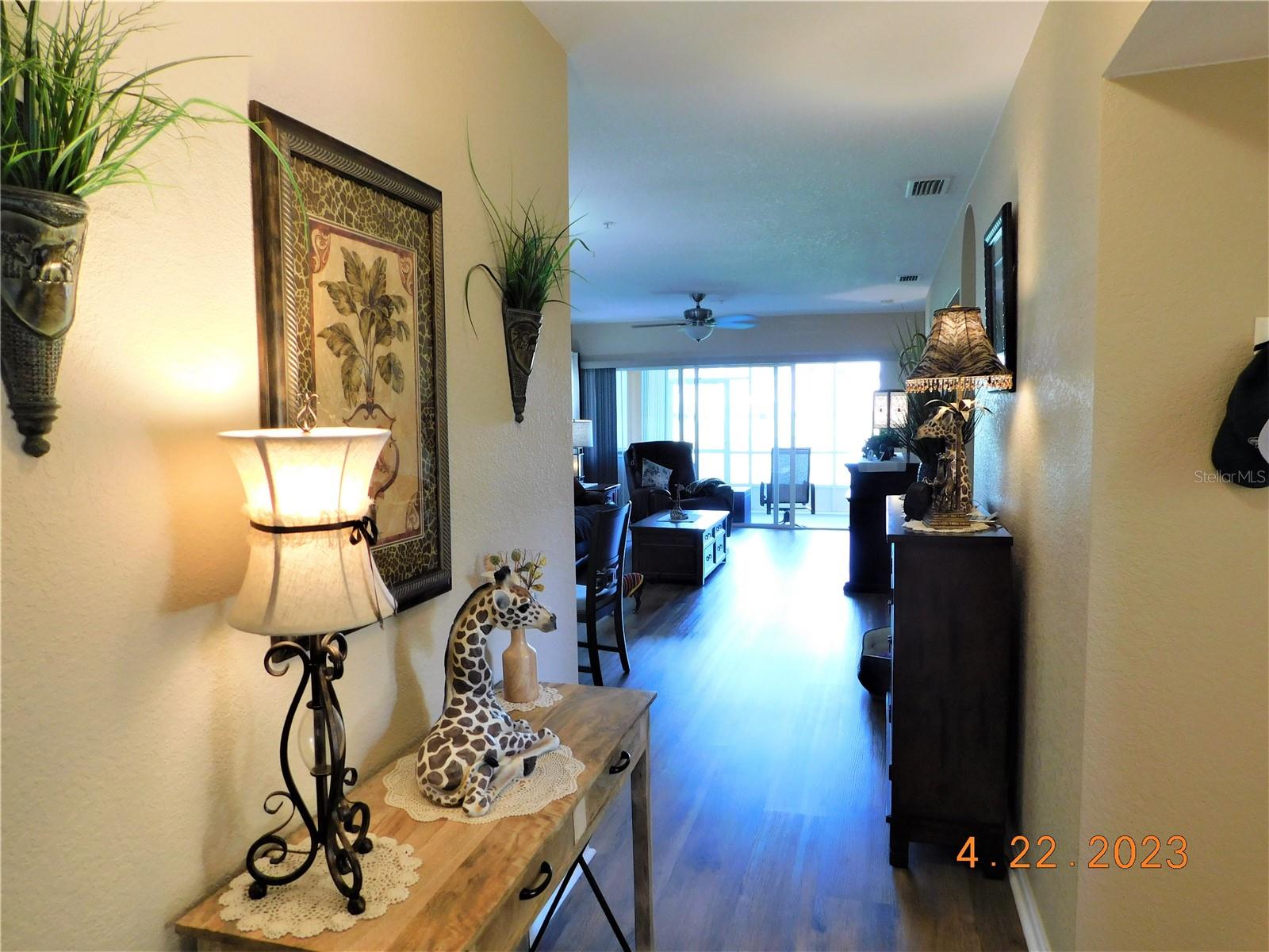 entry to great room to lanai