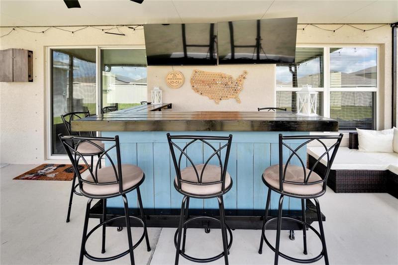 Bar/lanai