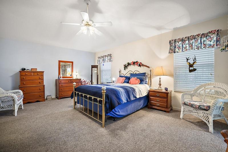 large master bed room