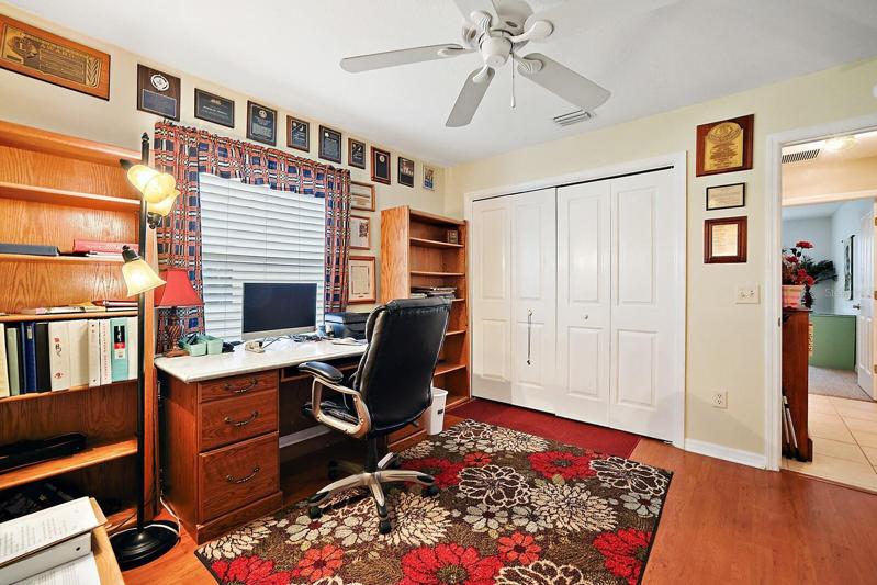 bed room made into a office