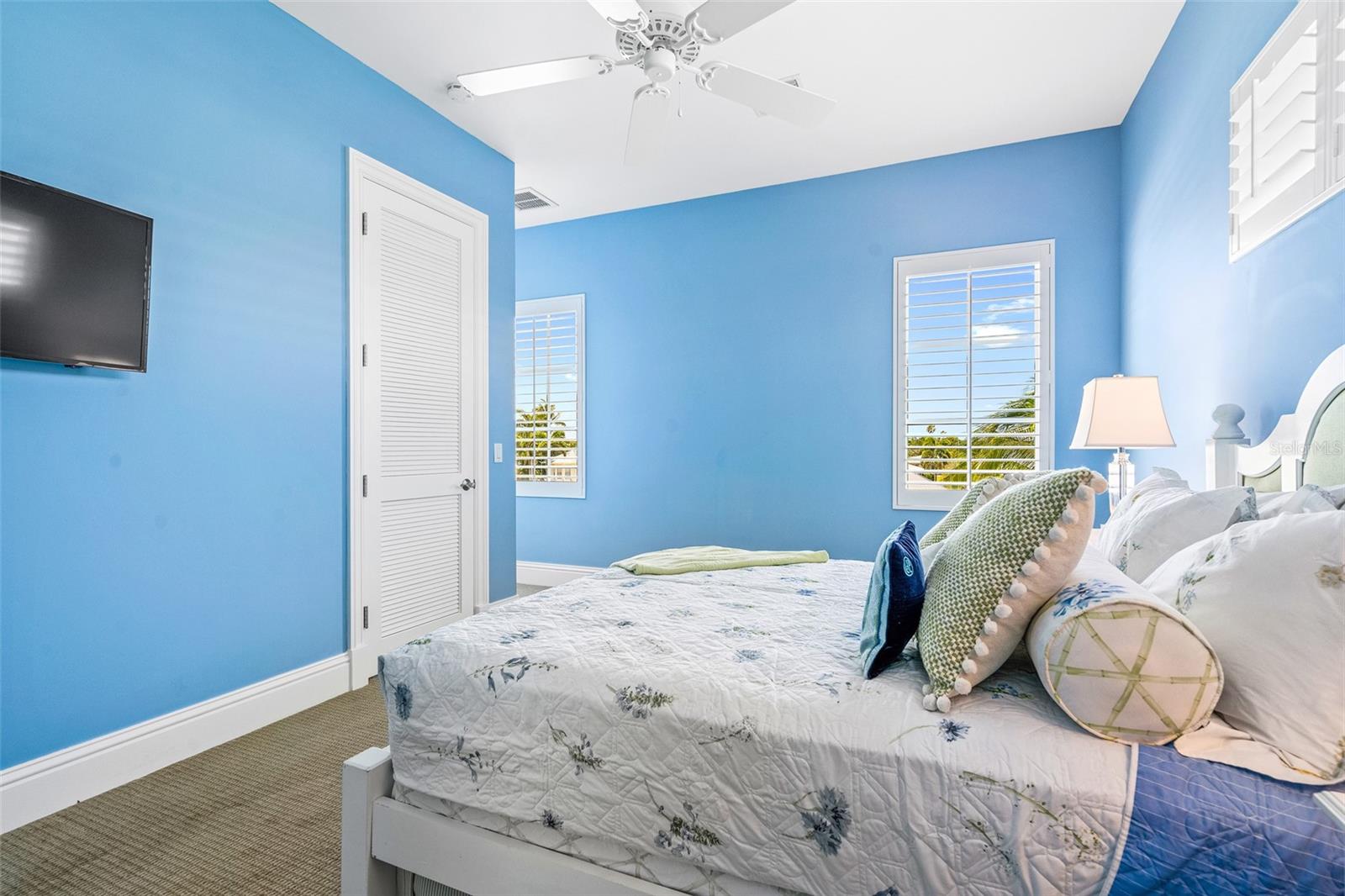 High ceilings and picture windows with the breathtaking views, make your guests feel like they are on vacation at a resort.