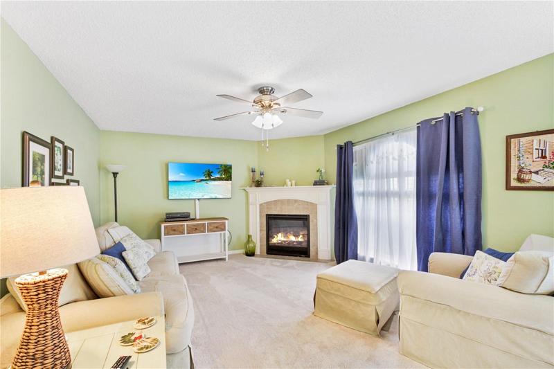 Large Living room with fireplace