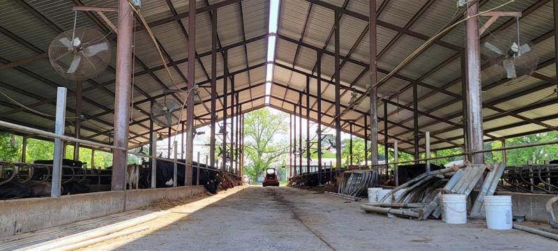 Barn for 400 cows