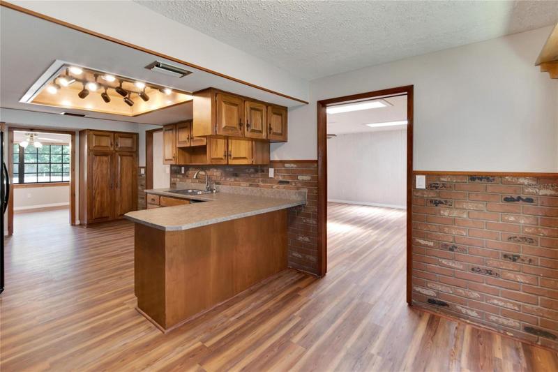 Dinette Eat-in Kitchen area