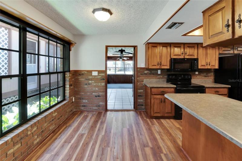 Dinette Eat-in Kitchen area