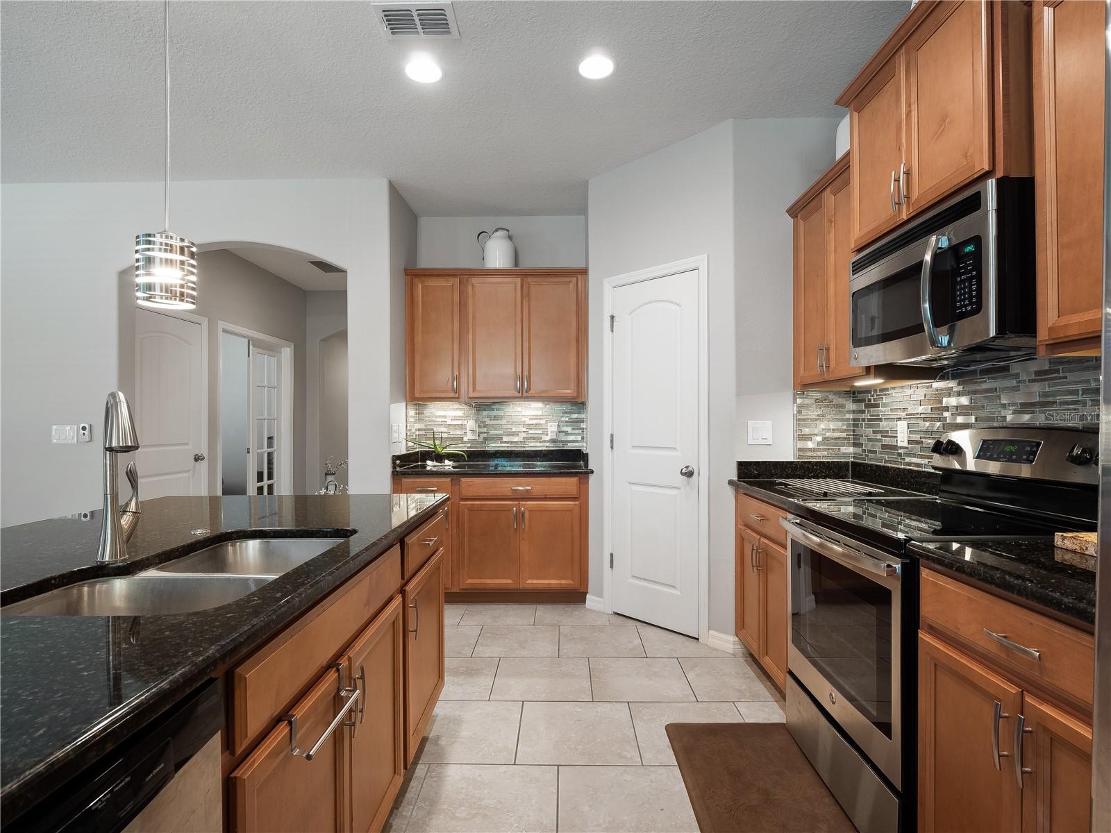Large Kitchen with Walk-in Pantry