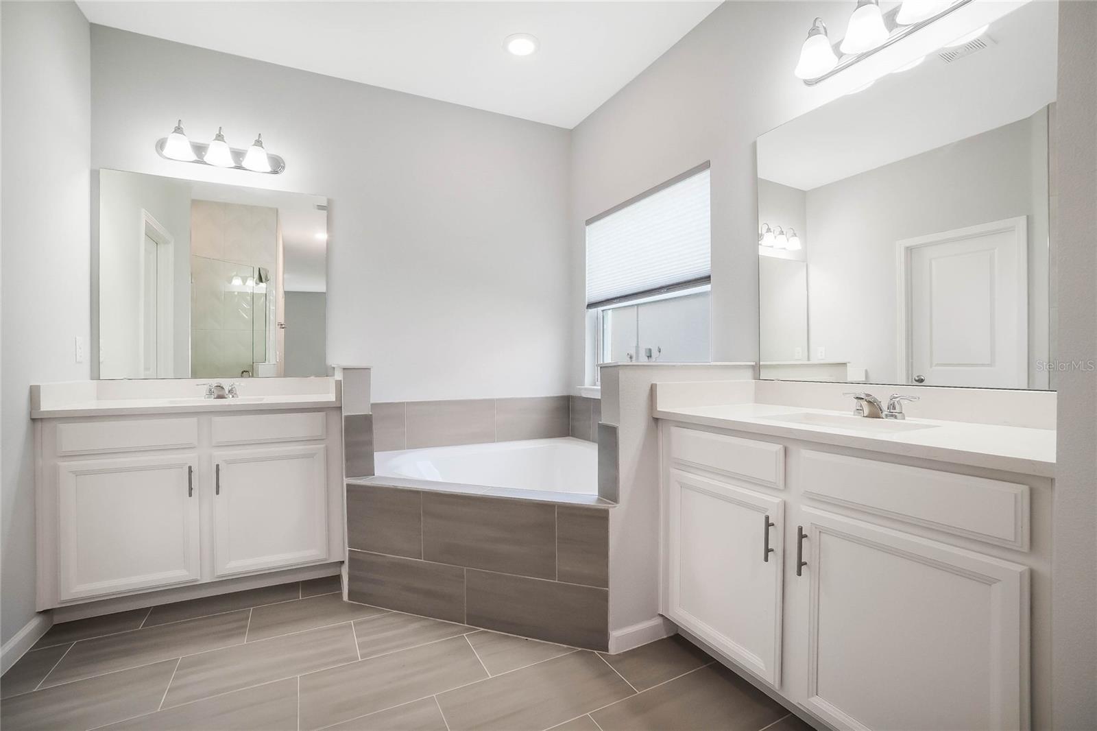 Dual vanity and large tub in master bathroom