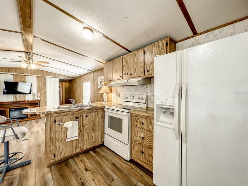 Kitchen with kitchen island