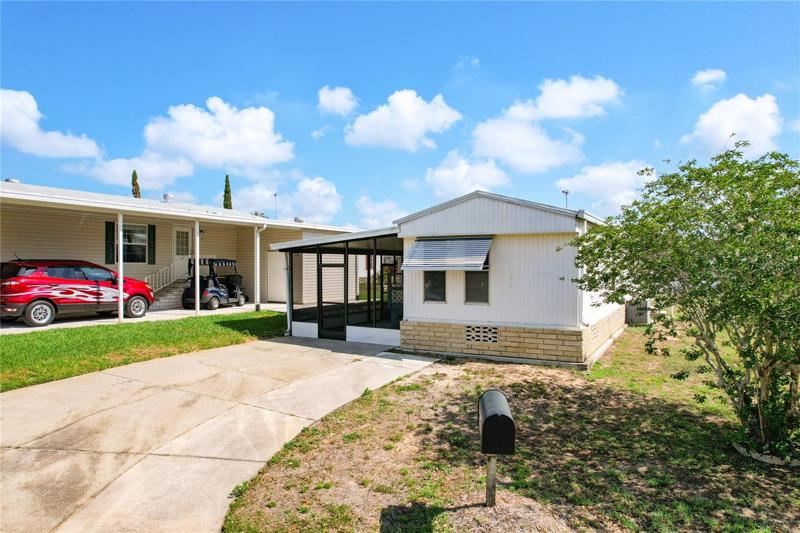 Large driveway, you can easily fit two cars