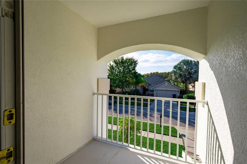 Front loft balcony