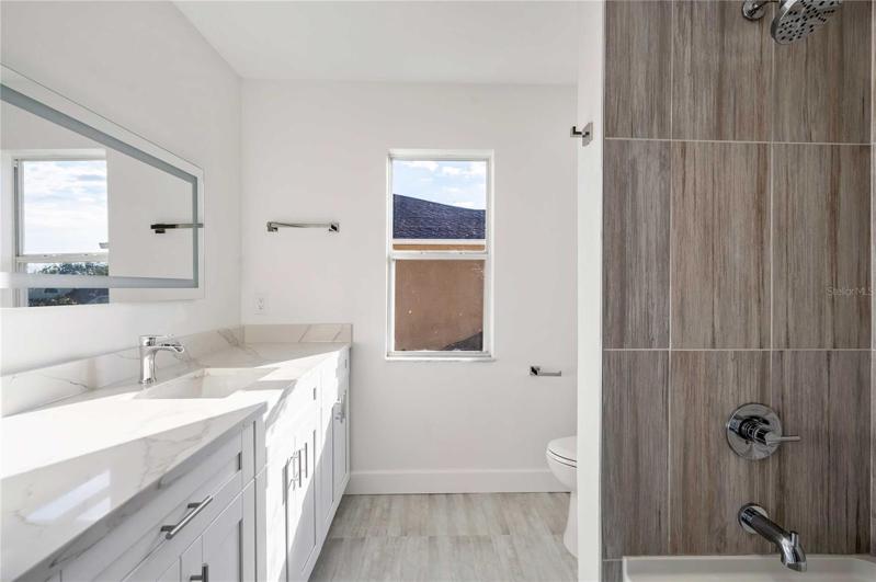 Upstairs main bathroom