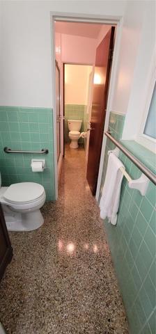 Jack & Jill bath 1