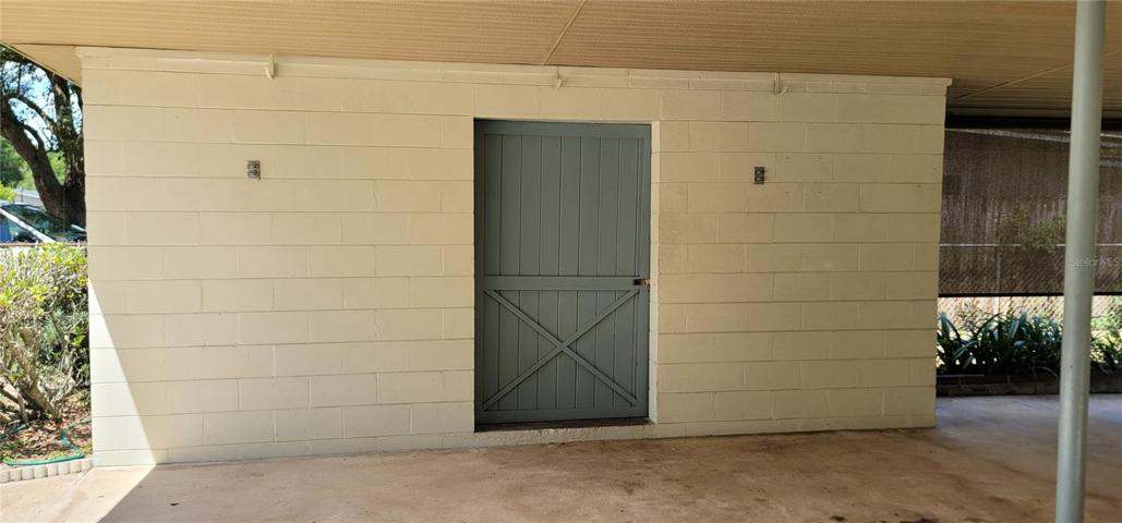 Outside Laundry & Hot Water Heater