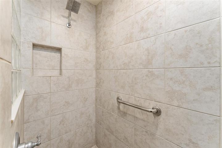 MASTER SHOWER