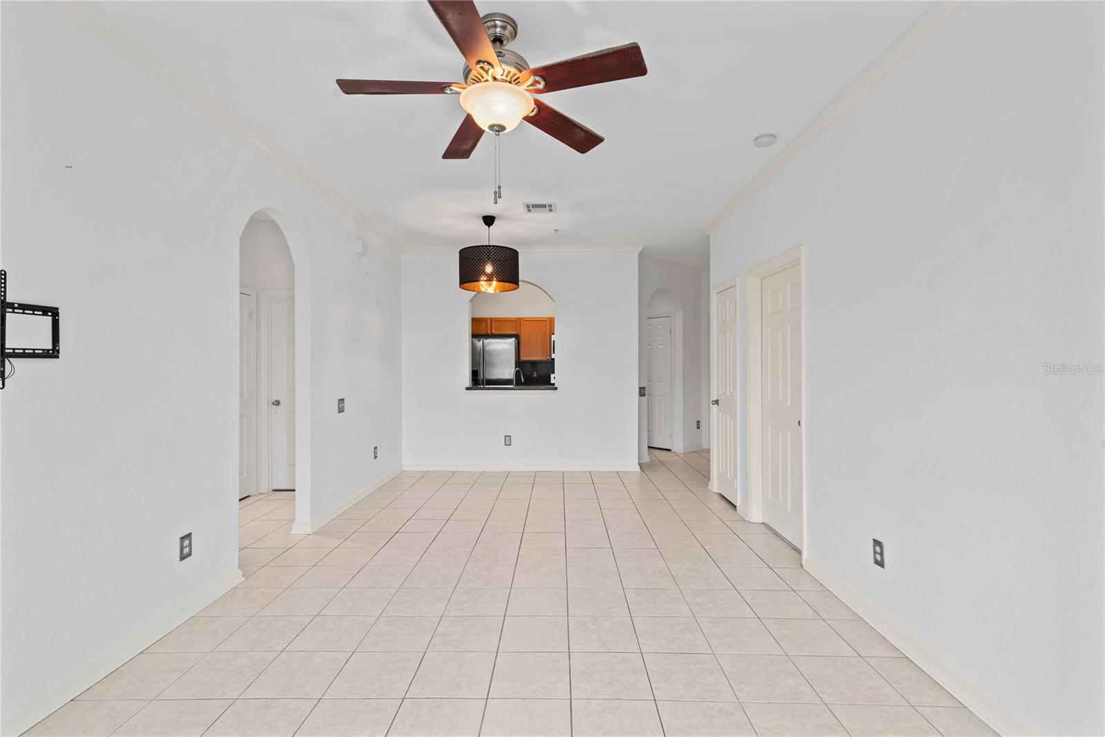 Living Room &amp; Dinette
