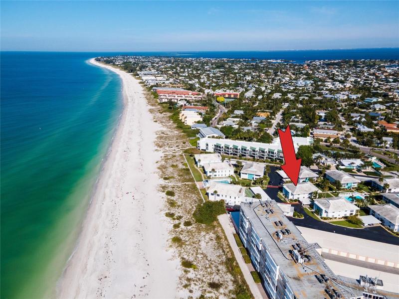 Location of the condo - just 2 minute walk to the beach.